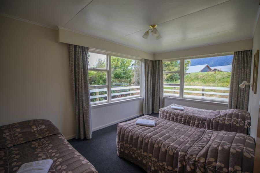 1 Bedroom Cottage Single Beds - Mt Cook View Motel in Fox Glacier