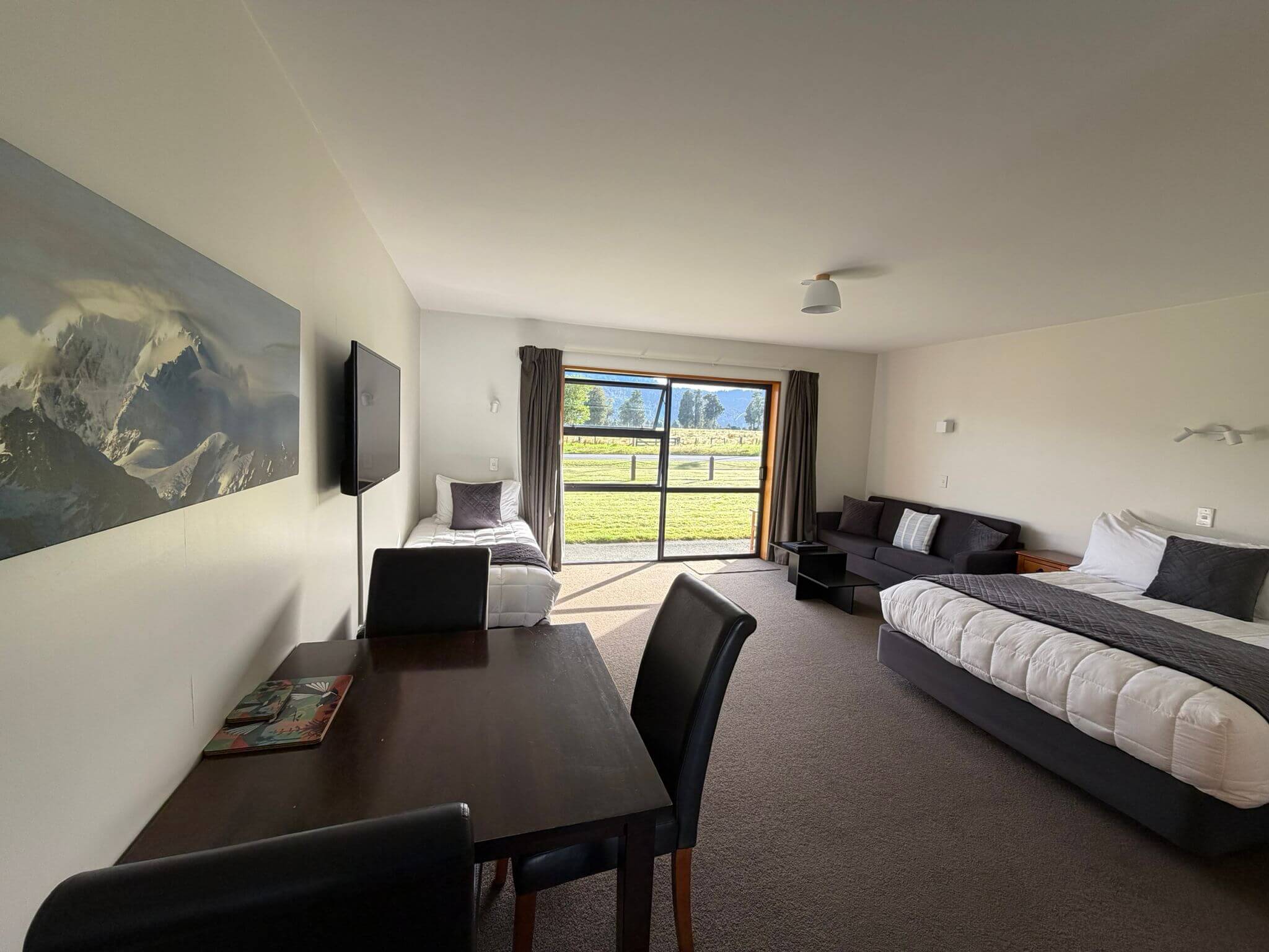 Studio Unit view of mountains in Fox Glacier